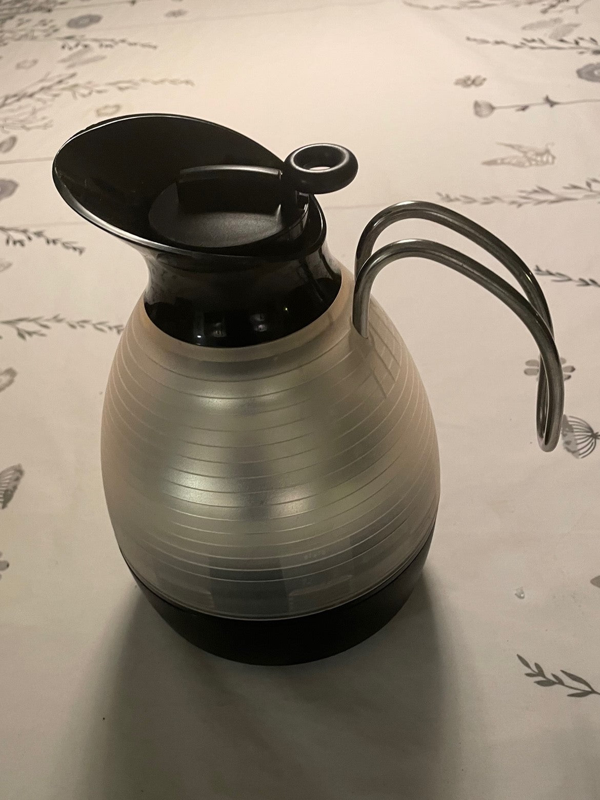 Termokande i smart design - nem åbning med et let tryk