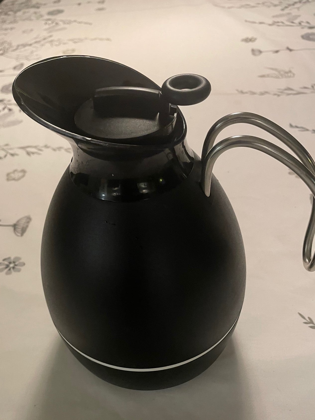 Termokande i smart design - nem åbning med et let tryk